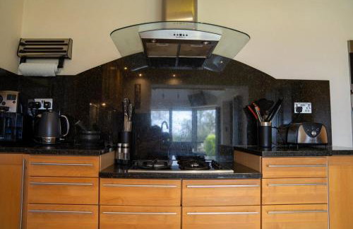 Dog-Friendly Country Home, Woodburner, Private Fields & Hot Tub! - Photo 31