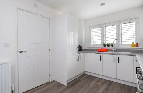 Spacious Milton Keynes Townhouse 2 Designated Parking Spaces Near Centre MK, MK Bowl, Universal Studios & Transport Links Ideal for Families & Contractors - Foto 30