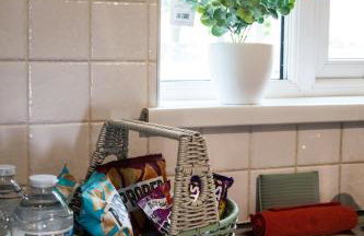 Stylish quaint home hosted by ESONGRACE Stays in Stoke-on-Trent - Perfect for Families - Contractors - Holiday makers - Emergency Housing - Professionals - Foto 28