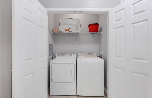 Newly Updated Condo, Near Conv. Center - Photo 25