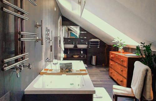 Benchwood House - Photo 23