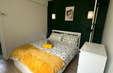 Beautiful Bungalow Awaits Your Short Term Stay - Foto 7