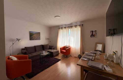 Misk Homes #3 Near Heathrow Airport, shops & Brunel University - Free Parking - Foto 9