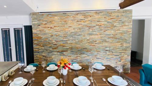 6 Bedroom Bungalow Ascot Racecourse LegoLand Windsor Castle 75" TV - Foto 4