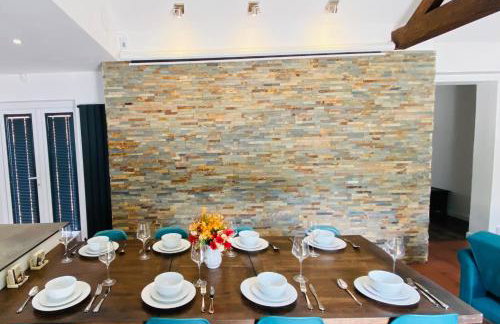 6 Bedroom Bungalow Ascot Racecourse LegoLand Windsor Castle 75" TV - Foto 4