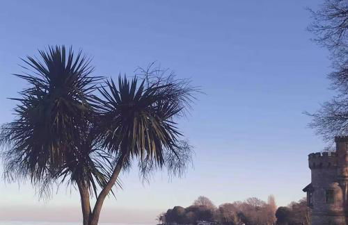 The Cabana Luxury Award Winning Tiny Home with Hot Tub and Private Garden 2 mins Walk to Ryde Beach - Photo 13