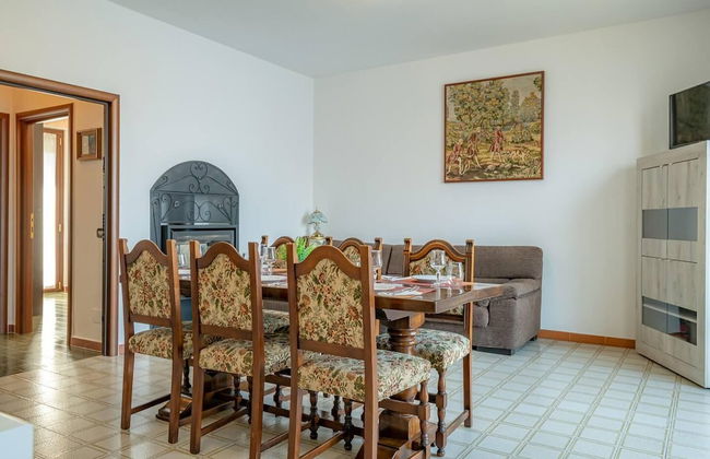 Charming 4-bed Apartment -lake Views & Balconies - Foto 18