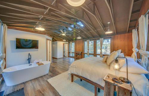 Bonners Ferry Cabin with Wraparound Deck and Views! - Foto 12