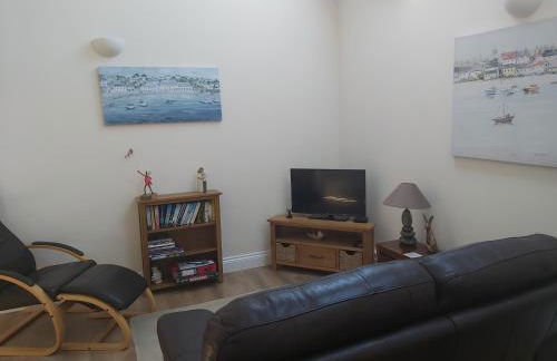 The Snicketts - Photo 13