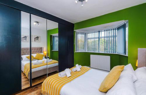 The Lyme Lounge - Contemporary & Stylish 3BR Home - Sleeps 7 with Parking & Wi-Fi - Perfect For Business or Work Stays - By Parydise Properties - Foto 13