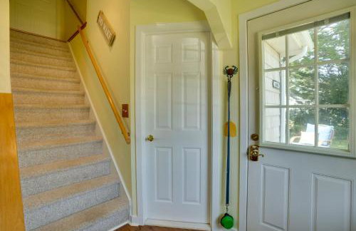 Family-Friendly Cottage, Walk to the Beach! - Foto 6