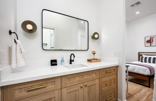 Mountain views swimming a private escape at Sonoran Serenity - Foto 29