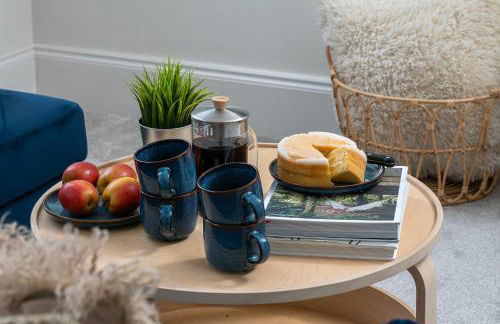 Charming 2 Bedroom Apartment in a Converted Chapel - Free Parking, Smart TV, Fast WiFi and Self-Check-In by Yoko Property - Foto 15