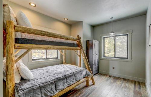 Camp 95 - Stunning Mountain Home - 4.5 Acres - Views - Hot Tub - Pet friendly - Private - Photo 35