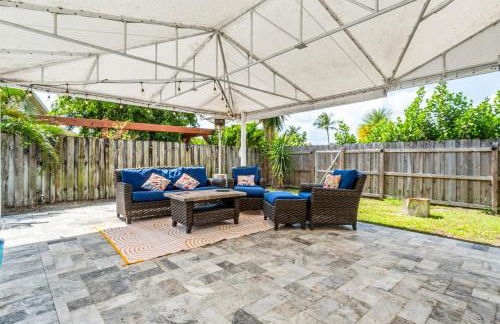 Bright and Comfy 5 Star Location with a Heated Pool - Photo 23