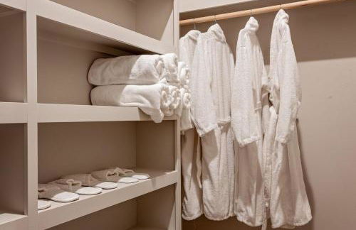 Downtown Luxury Villa Hot Tub Walk To Lake - Foto 24