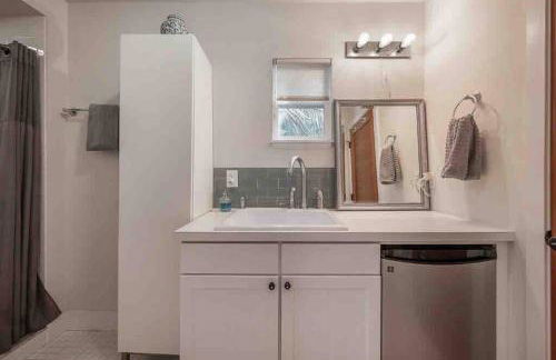 Nawlins vibe with rooftop verandah near Riverwalk and downtown - Foto 48