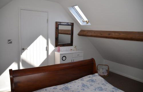 Luxury Old Stone Cottage, Beautifully Presented - Photo 16