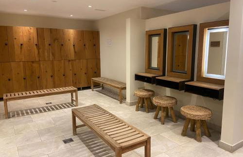 HM112 Penthouse Apartment with Lake View & free Spa Access- Lower Mill Estate Cotswolds - Foto 25