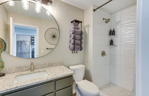 Riverfront Champlin Townhome with Deck and Water View! - Foto 17