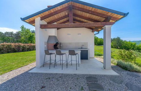 Stunning Home In Hum With Sauna - Photo 18