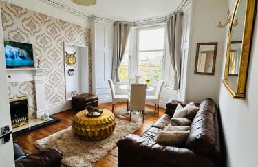 THE LAZY LION - Spacious 2 Bedroom - Town Centre Holiday Home Apartment - Photo 34