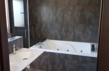 Villa Madodos con piscina privada, jacuzzi, barbacoa y chimenea - Foto 16