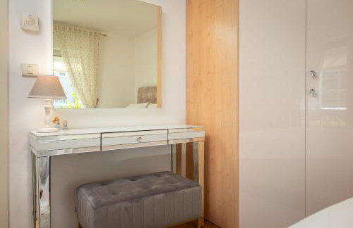 CECILIA Holiday Apartment, Private Parking Included - Foto 16