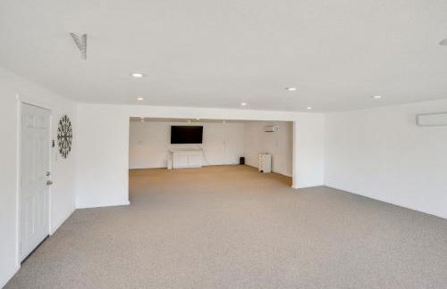 Waterfront Getaway on Lake Elsinore with Swim Spa - Foto 36