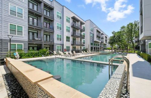 95 Luxury 2B2B Condo DT Fort Worth, Resort Style Pool & Gym, Golf Simulator, 7M to Dickies Stadium, 15M to AT&T stadium - Foto 39