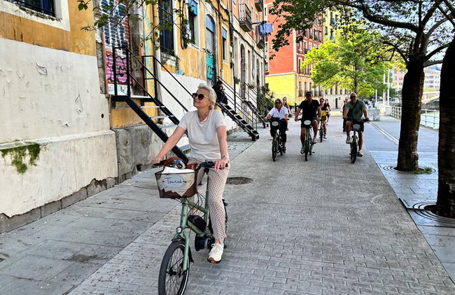 Bilbao Highlights Tour in E-Bike di 3 ore: tour per piccoli gruppi o privato - Foto 5