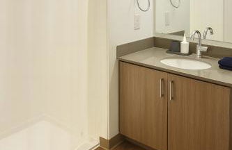 Upscale 2BR Apt Rooftop Deck and Fitness - Foto 20