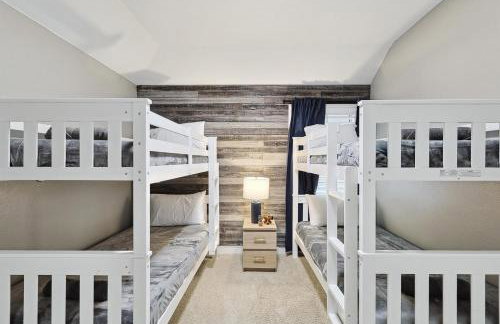 5BD 2BA w Backyard Oasis Pool Jacuzzi Firepit - Foto 26