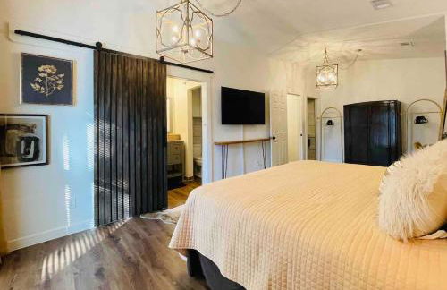 Art Deco Gem-King Suite-Hot Tub-Outdoor Fire Place - Foto 6