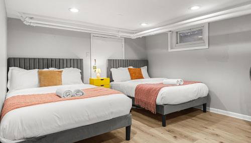 Charming 4BR Retreat in Arlington Sleeps 12 NearDC - Foto 2