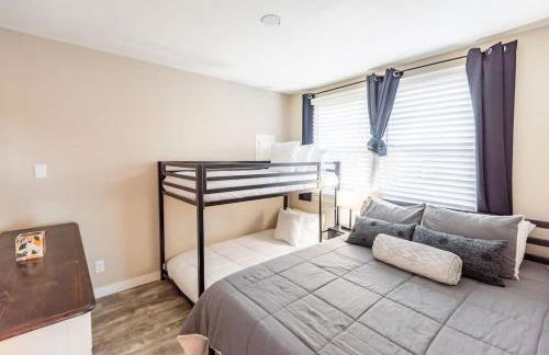 Sleeps 6-Full Kitchen-4 Beds-Big Couch-OfficeSpace - Foto 29