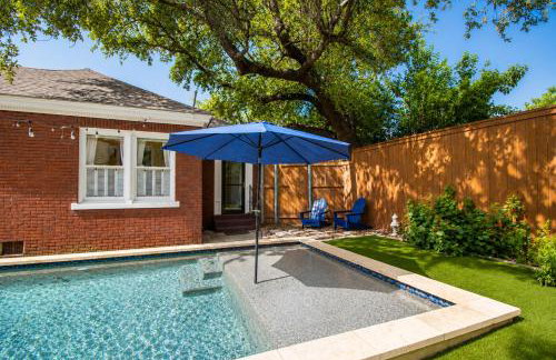 Charming home with pool, enclosed yard, patio & great Woodlawn Lake location - Foto 71