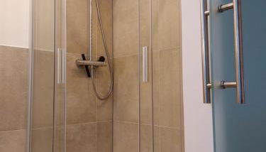 Deluxe Apartment 3 P I 2 SZ I Balkon I Küche in Oberkochen - Hensold, Zeiss fußläufig - Foto 2, Shower