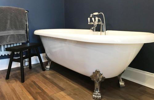 Emerson House, dog friendly with log burner close to waters edge and harbour - Photo 30