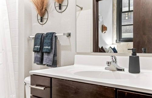 DT 2BD Steps from Target Field+GYM+KTCHN+LNDRY - Foto 31