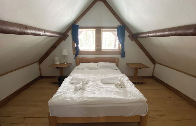 Rustic Beaverfoot Lodge Basic Cabin - Photo 8