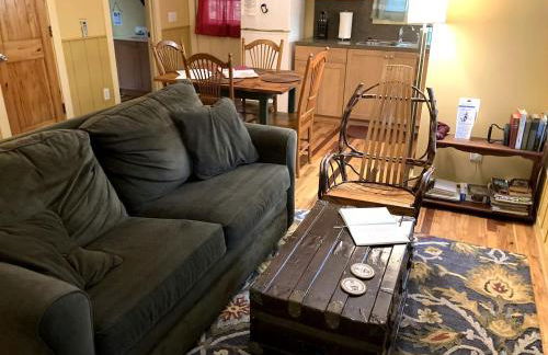 Rustic Cabin on 28-Acre Property in the Foothills of the Blue Ridge Mountains - Foto 14