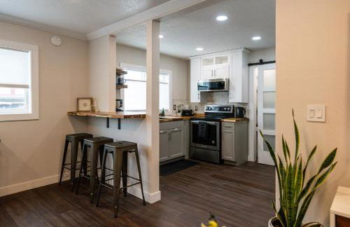 Shares Courtyard Luxury Apt - NEW! - Foto 19