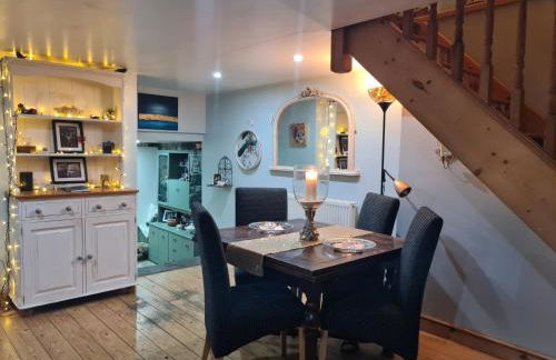 Cute Quirky Cottage - Photo 2