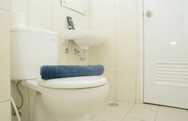 Comfy 2BR Apartment @ Springlake Summarecon - Foto 15