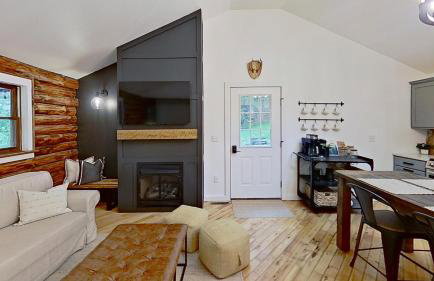 Cozy Berkshires Cabin with Lake, Beach, Hot Tub, Fireplace - The Wilde BNB - Foto 11