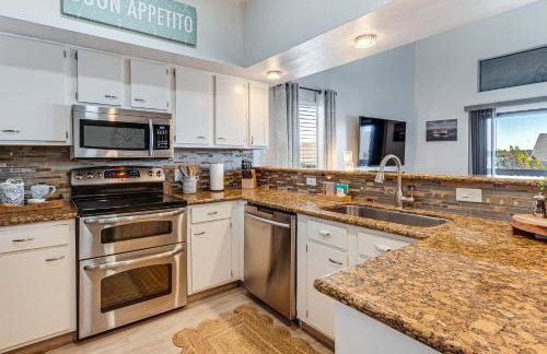 Steps to Lake Conroe! Condo with Balcony and Views - Foto 7