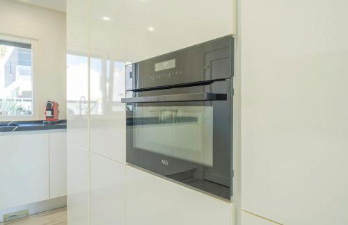 Black Pool House just 10 minutes away from the beach - Foto 40