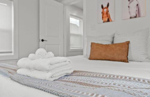 Creekside Stay | Peaceful Cottage | Elkhorn - Foto 5