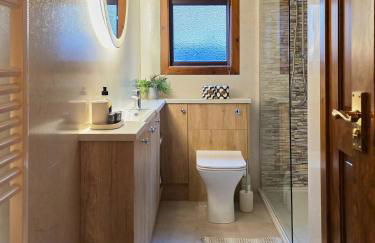 Luxury Wood Lodge with sauna, log burner & private woodland garden - Wnion Wood Lodge - Foto 24